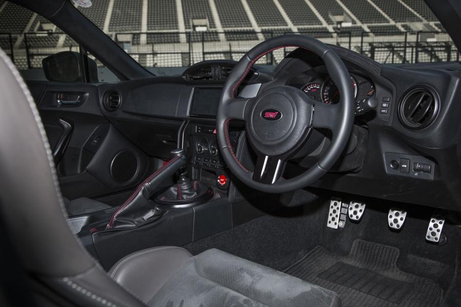 Интерьер Subaru BRZ tS (ZC6) 2015 года  (JP) (фото 18 из 36)